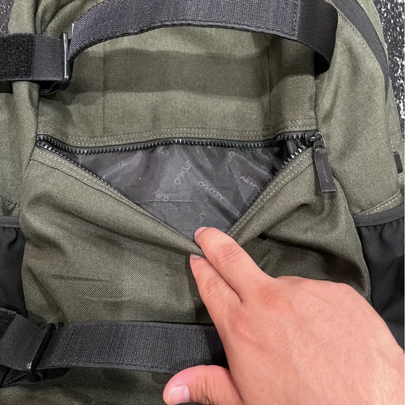 Oakley Transit Sport Backpack Utility Laptop Work Outdoor Water Repellent - Picture 10 of 16